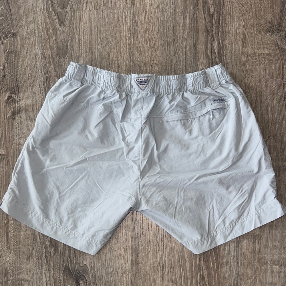 Columbia Backcast White Athletic Shorts with Elastic Waistband